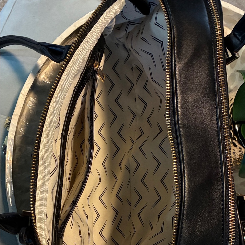 Urban Expressions Black Shoulder Bag - Picture 7 of 11
